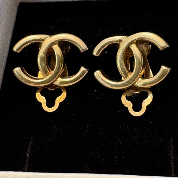 Original Chanel CC logo clip on gold plated Earrings - Picture 10 of 12
